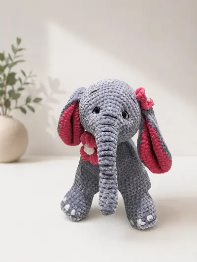 El Yapımı Amigurumi Fil Oyuncak – Gri & Pembe Yumuşak Örgü Fil Bebek